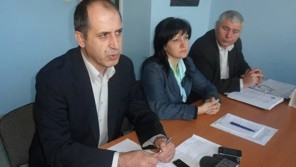 Цвета Караянчева иска референдум с въпрос "Желаете ли да ни управлява тройната коалиция"