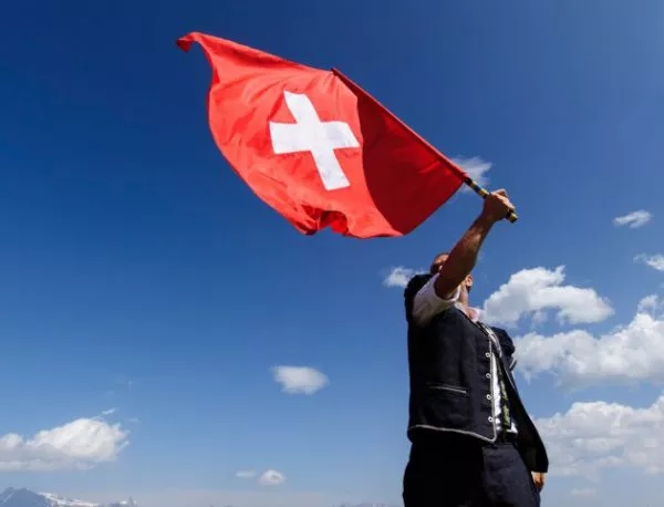 Темата за миграцията реши изборите в пощадената от бежанската вълна Швейцария