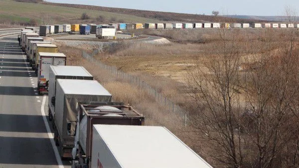 Ограничават движението на тировете по празниците