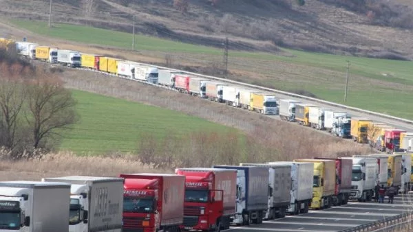 Спират временно движението на ТИР-ове по пътищата