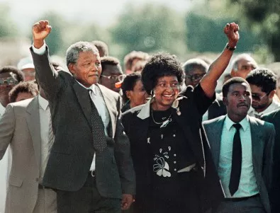 Днес Нелсън Мандела излиза от затвора след 27 години зад решетките