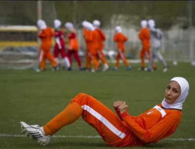 Четирима играчи от женския отбор на Иран по футбол изхвърлени – били мъже