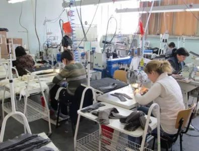 Жертви на модата: Българските шивачки на прага на бедността