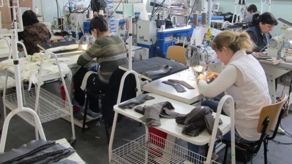 Жертви на модата: Българските шивачки на прага на бедността