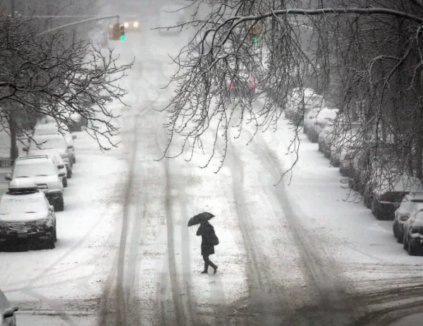 Десетки ранени и транспортен хаос заради снега и студа в Япония