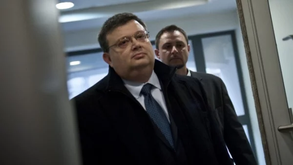 Прокуратурата проверява журналисти от "Капитал" по сигнал на приближен до Пеевски 
