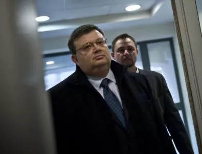Цацаров: Ненчев да обясни защо не ни е казал за предлагания подкуп
