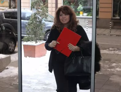 Илияна Йотова призна, че е фактурирала 4 хил. евро в ЕП за услугите на 