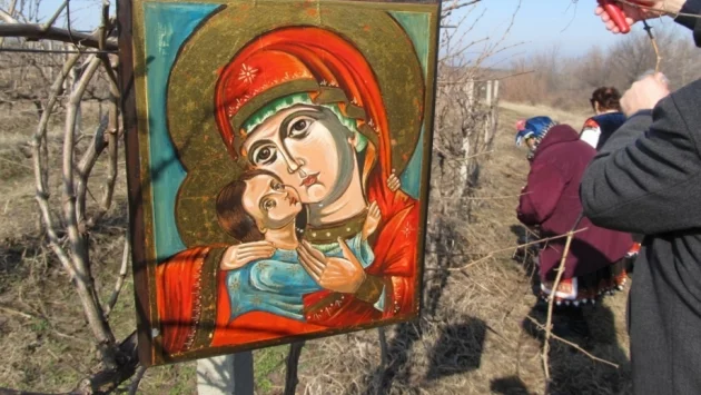 В Свети Влас отбелязаха Трифон Зарезан с 300 литра вино и гости от Русия
