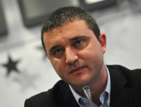 Финансовият министър не се плашел от "сянката на Дянков"