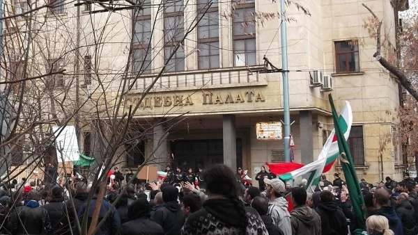 Карловци на протест в София заради Куршум джамия