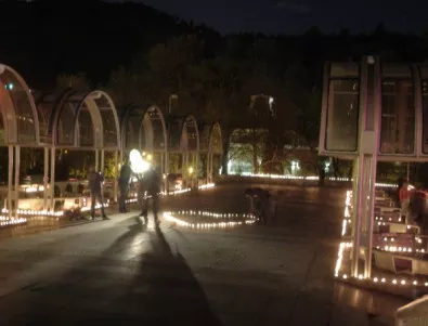 1 000 ароматни свещи и светещи фенери в Благоевград за Свети Валентин