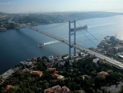 Турция не планира да променя режима за Босфора и Дарданелите