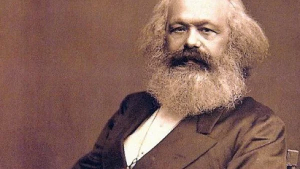 Карл Маркс и Фридрих Енгелс публикуват Комунистическия манифест