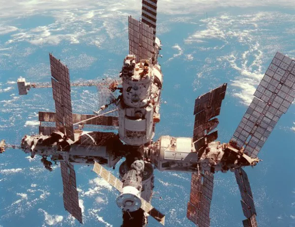 Орбиталната станция "Мир" е извадена от употреба и приводнена в Тихия океан