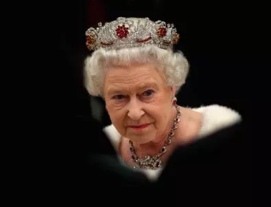 Елизабет Втора влиза в историята като най-дълго управлявалия английски монарх 