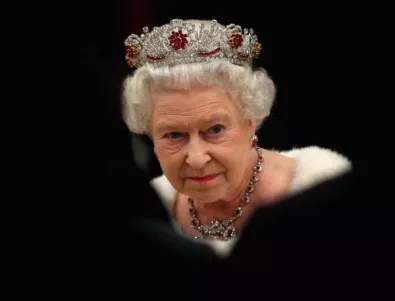 Британската кралица търси чистачки на дъвки