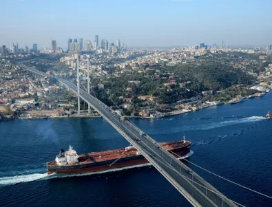 Блокираха моста над Босфора заради съмнения за кола-бомба*