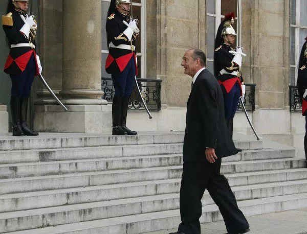 Жак Ширак излезе от болницата, за да бъде при семейството си за празниците