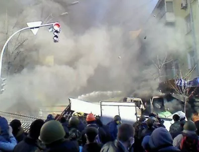 Протестиращи в Украйна окупираха сградата на управляващата партия и взеха заложници*