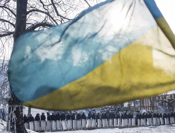 Сблъсъци в Киев, "Десен сектор" изпочупи офиси на руски банки (Видео)