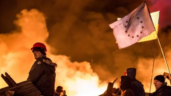 "Льо Монд": Какофонията в позициите на Европа за Киев е скандална