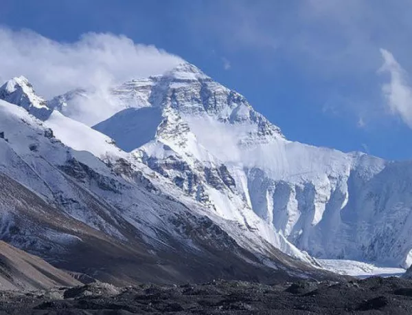 12 алпинисти намериха смъртта си след лавина на Еверест