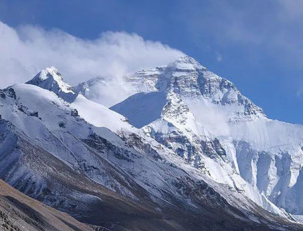 Оцелял от лавината: Еверест не иска повече алпинисти