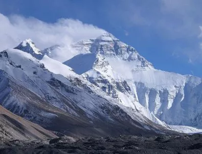 За първи път алпинисти покориха Еверест след земетресението през 2015