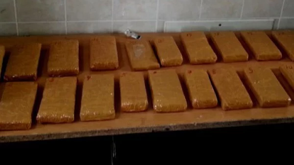 Полицаи и митничари задържаха 12,5 кг хероин на ГКПП-Лесово