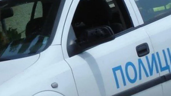 Възрастна жена задържа крадец в дома си