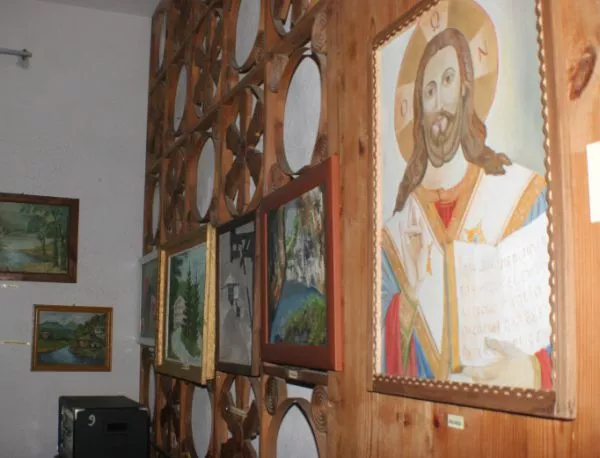 Описват иконите в пловдивска църква заради неплатени данъци