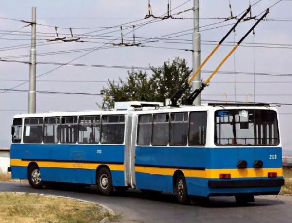 Тролейбусният транспорт в Перник заплаши със спиране