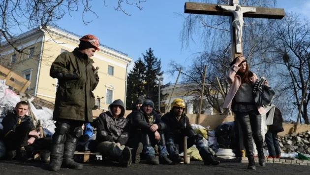 Хиляди протестират в Киев срещу изтеглянето на украинските войски от Донбас