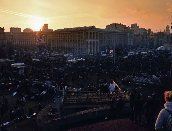 Един човек е загинал, а още 100 са ранени при сблъсъците в Киев 