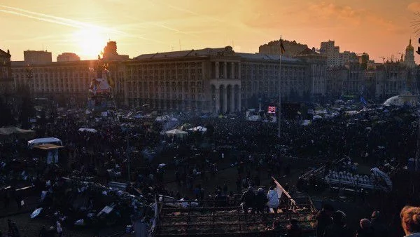 Един човек е загинал, а още 100 са ранени при сблъсъците в Киев 