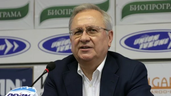 Осман Октай категорично: Първанов не е намерил подкрепа в КС, за да става пак президент