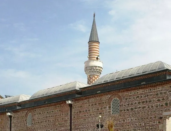 Австрия затваря 7 джамии, експулсира имами