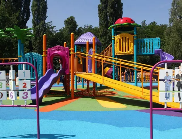 12 нови детски площадки строят в Ямбол