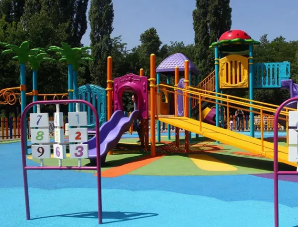 В Бургас вандали потрошиха новите детски площадки