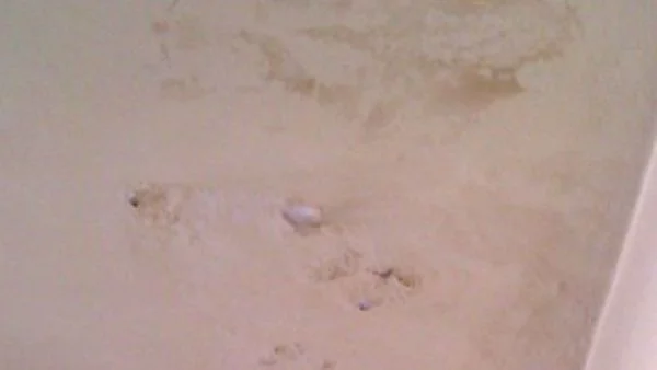 Мазилка падна върху главите на ученици по време на час