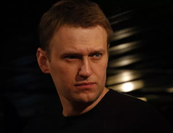 Навални бе освободен, но не стигна до изхода – задържаха го отново