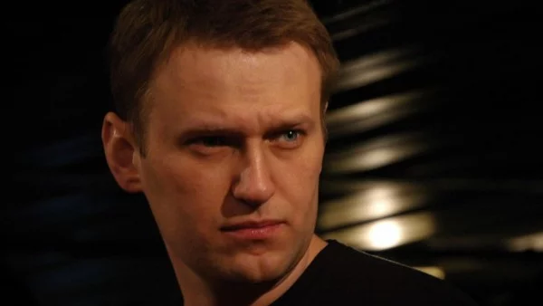 Навални напусна Русия след отпадане на забраната му
