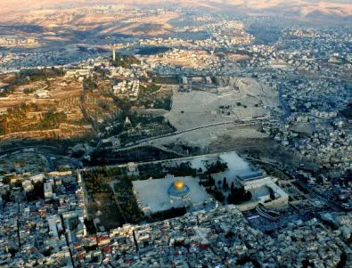 Израел вдигна възрастовите ограничения за поклонниците в Ал Акса 