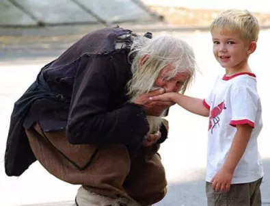 99-годишният старец, който проси всеки ден и дарява всичко на църкви и домове за сираци
