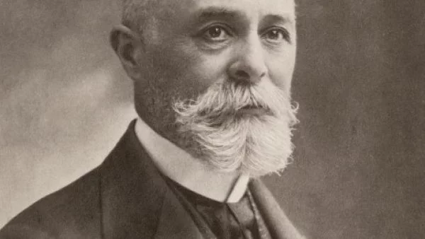 Анри Бекерел открива радиоактивността