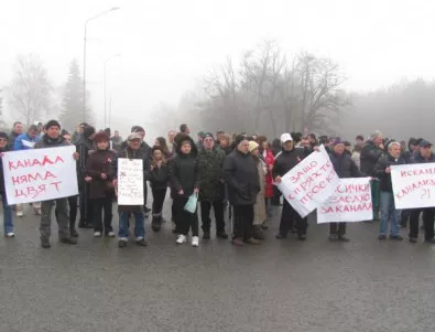 Втора поредна блокада на пътя Русе - София с искане за строеж на канализация