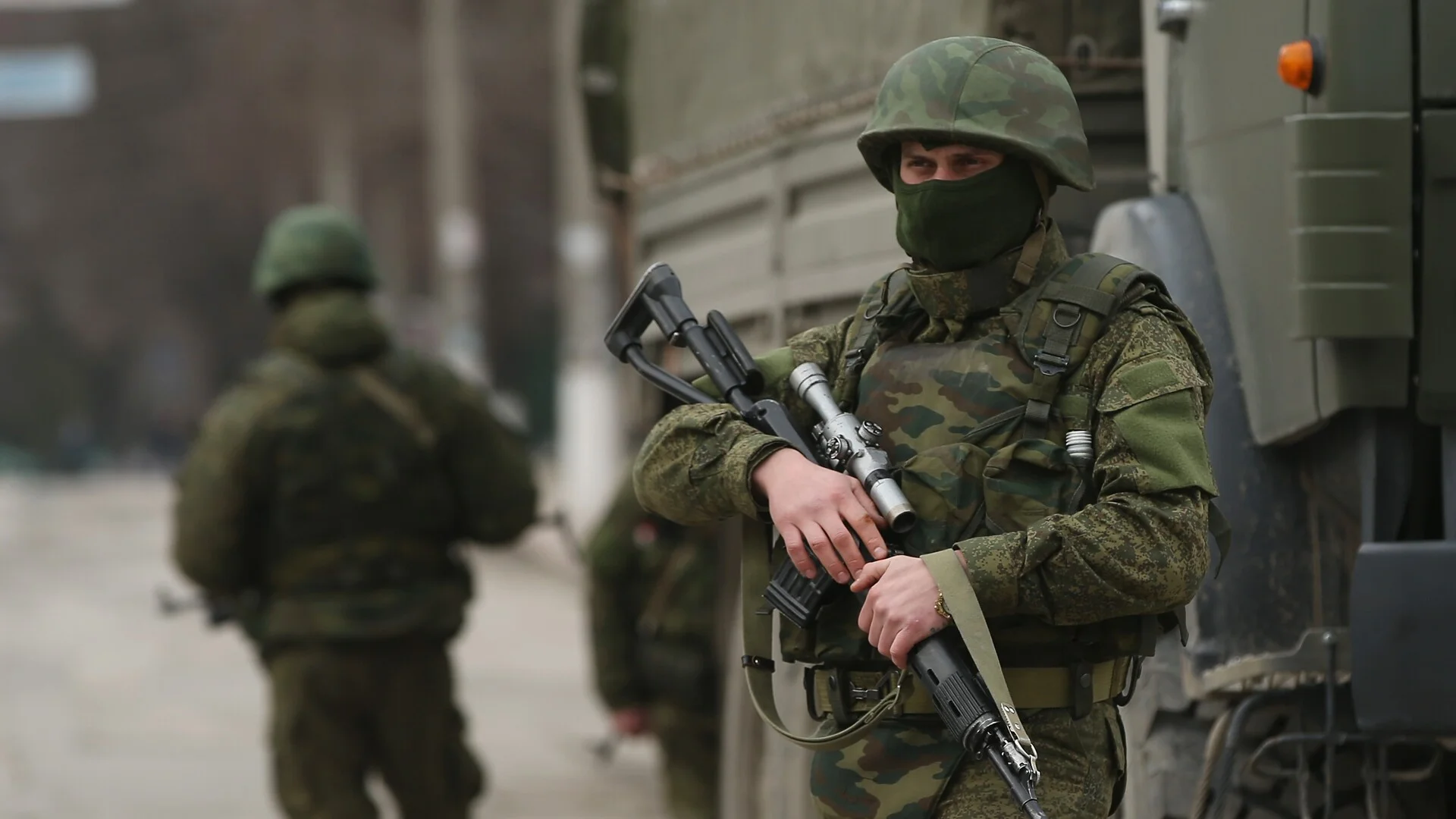 Руски наемници пребиха брутално клиенти на заведение в Крим (ВИДЕО, 18+)