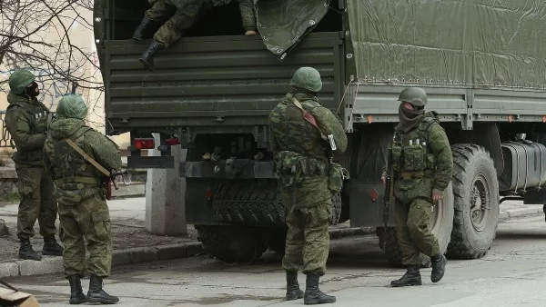 Въоръжени лица превзеха щаба на ВМС на Украйна в Севастопол