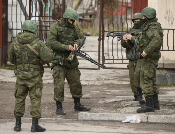 Преобразуват кримските отряди за самоотбрана в национална гвардия